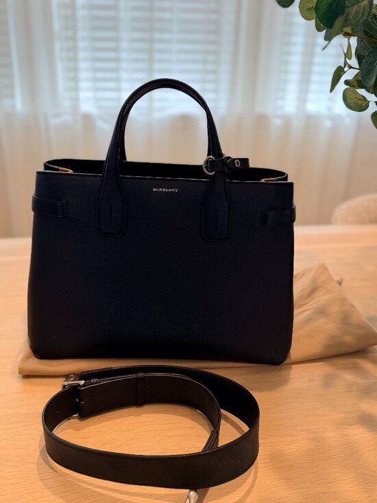 Burberry Handbags - Burberry classic bag. Medium